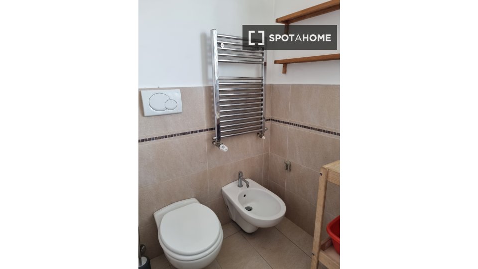 Immagine 17 di Appartamento in affitto  in Via Montesilvano a Roma