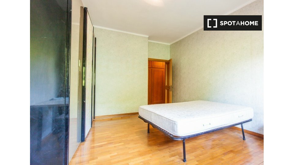 Immagine 17 di Camera condivisa in affitto  in Via Tiberio Imperatore, 00145 Roma RM, Italy a Roma