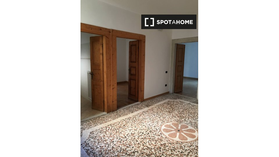 Immagine 6 di Camera condivisa in affitto  in Via delle Orfane a Trento