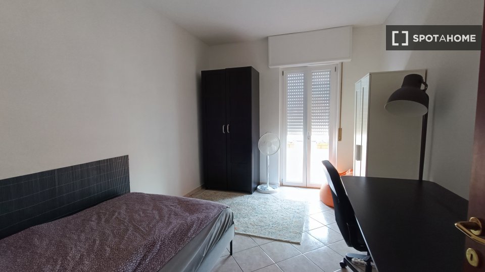 Immagine 1 di Camera condivisa in affitto  in Via Lombardia a Pioltello