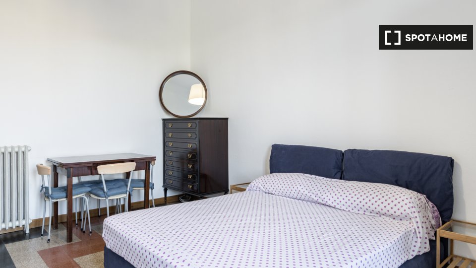 Immagine 3 di Camera condivisa in affitto  in Via Bruno Buozzi a Sesto San Giovanni