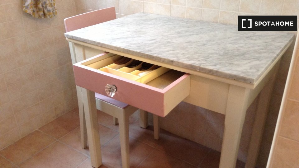 Immagine 8 di Camera condivisa in affitto  in Via degli Umbri a Roma