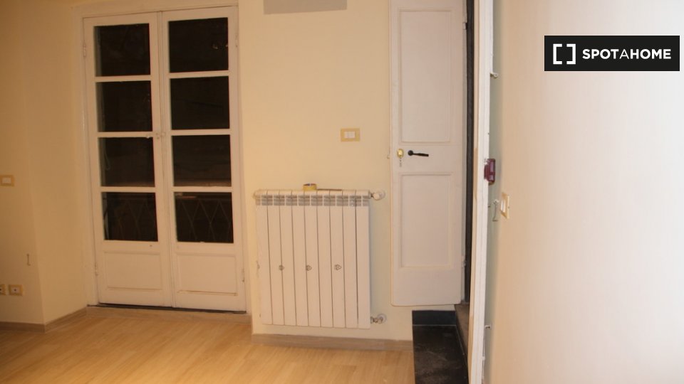 Immagine 12 di Camera condivisa in affitto  in Piazza del Campo a Genova