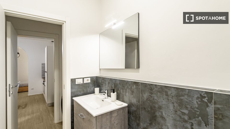 Immagine 10 di Ufficio in affitto  in Via dell'Oro a Bologna