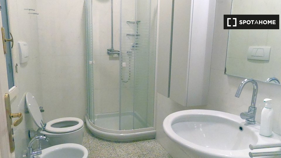 Immagine 18 di Camera condivisa in affitto  in Via IX Febbraio a Firenze