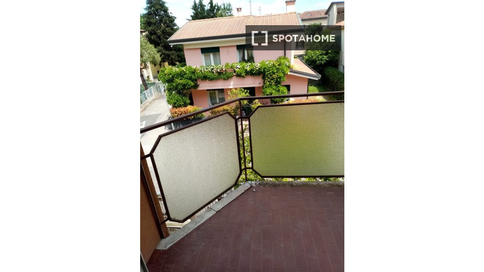 Immagine 12 di Camera condivisa in affitto  in Via Zara a Padova