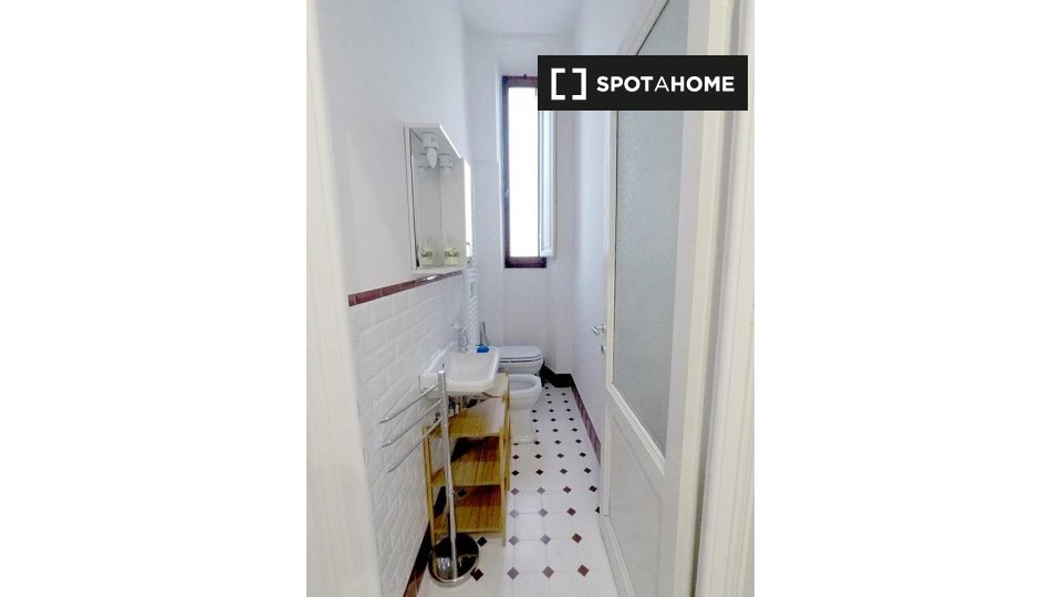 Immagine 11 di Camera condivisa in affitto  in Via della Cernaia a Firenze