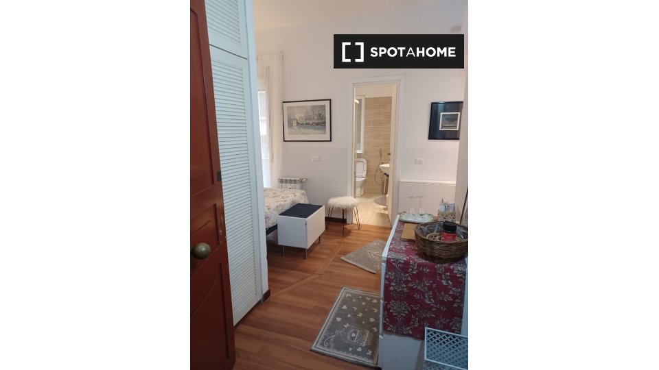 Immagine 1 di Camera condivisa in affitto  in Largo Francesco Anzani a Roma