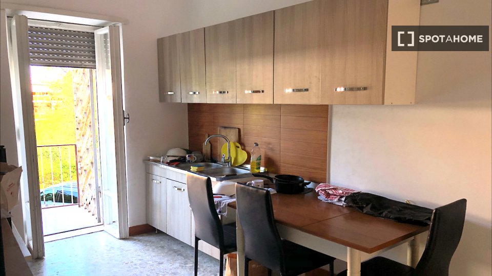 Immagine 12 di Camera condivisa in affitto  in Viale Egeo, 00144 Roma RM, Italy a Roma