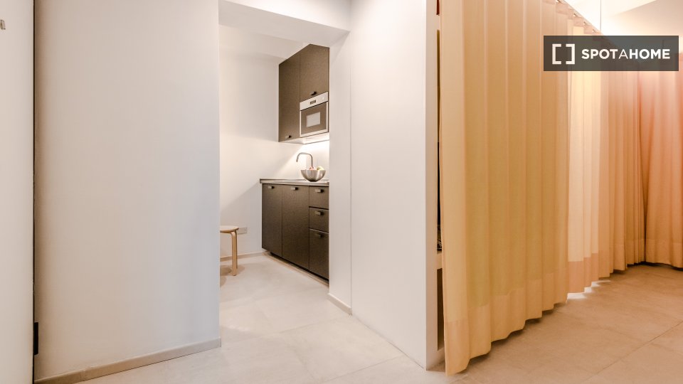 Immagine 7 di Ufficio in affitto  in Via Arienti a Bologna