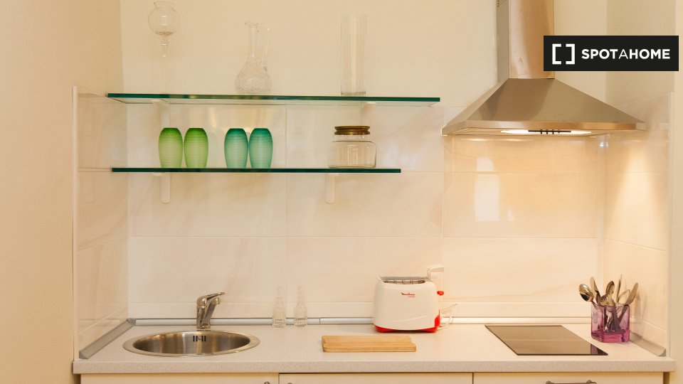 Immagine 13 di Appartamento in affitto  in Piazza Rondanini a Roma