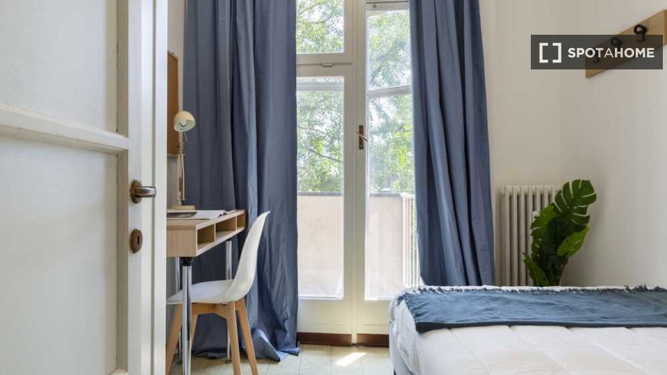 Immagine 1 di Camera condivisa in affitto  in Viale Renato Serra a Milano