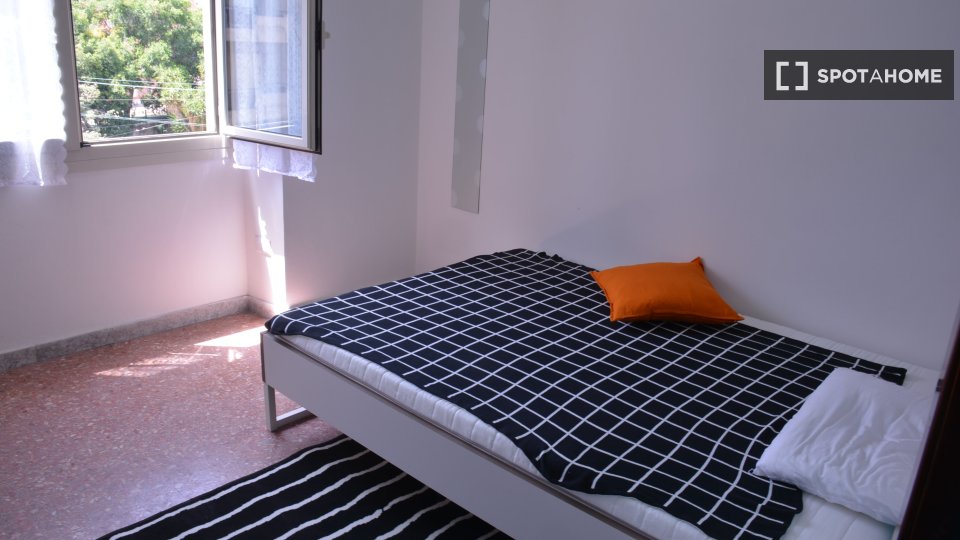 Immagine 1 di Camera condivisa in affitto  in Via dei Giudicati n a Cagliari