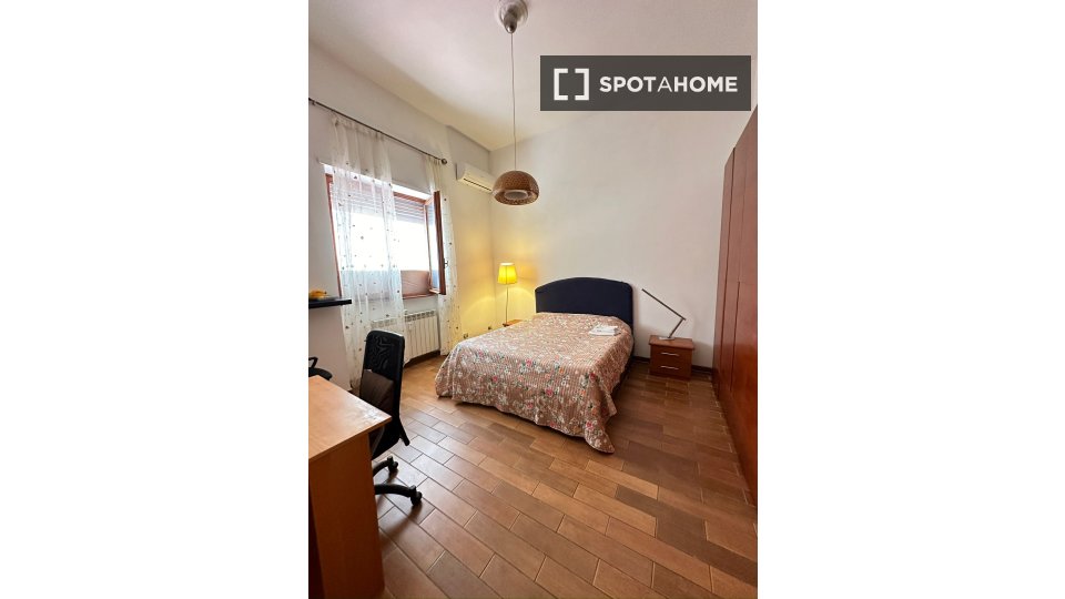 Immagine 17 di Appartamento in affitto  in Via Campello sul Clitunno a Roma