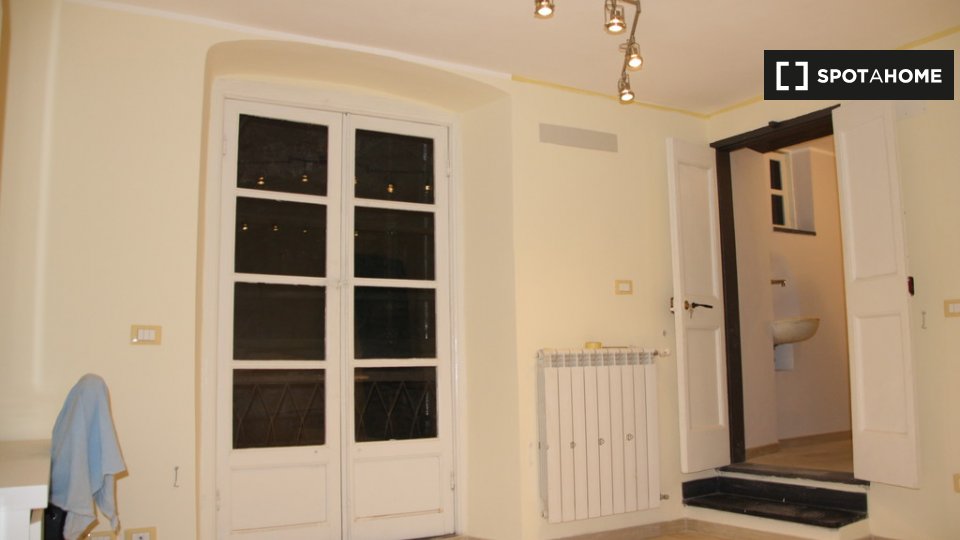 Immagine 17 di Camera condivisa in affitto  in Piazza del Campo a Genova