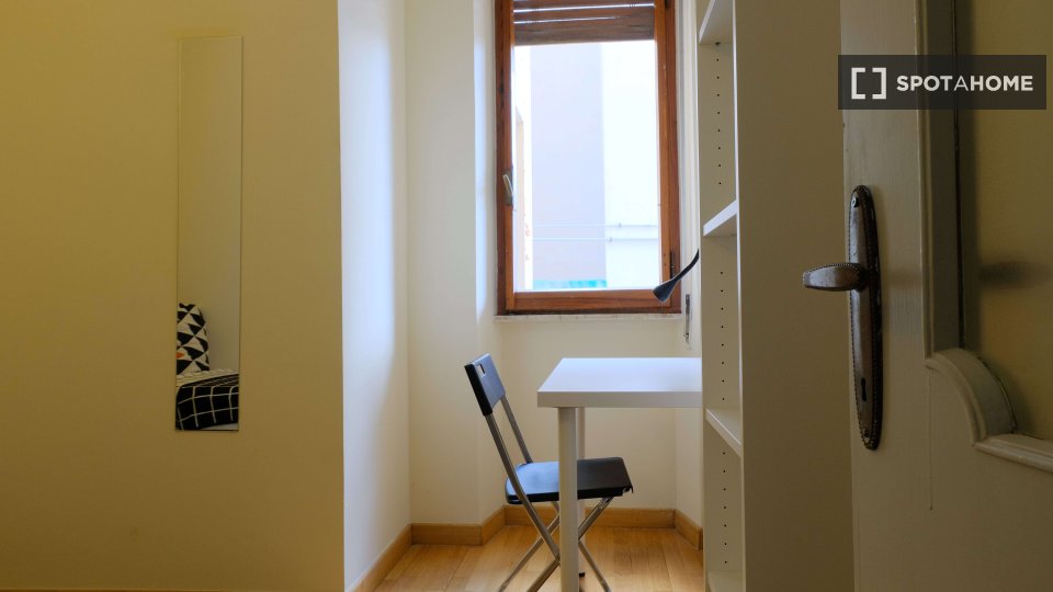 Immagine 2 di Camera condivisa in affitto  in Via Pola n a Cagliari