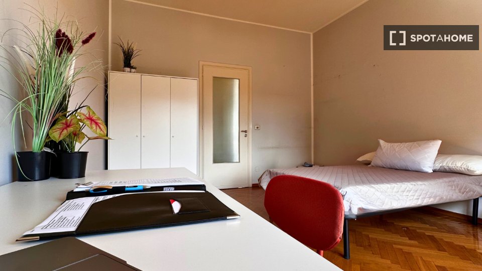 Immagine 1 di Camera condivisa in affitto  in C.so Giulio Cesare a Torino