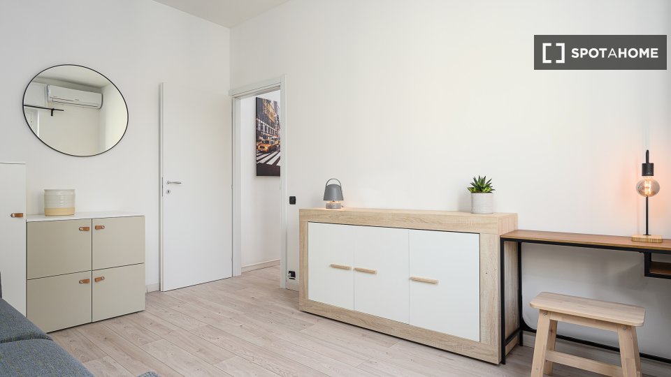 Immagine 4 di Ufficio in affitto  in Via Gressoney a Milano