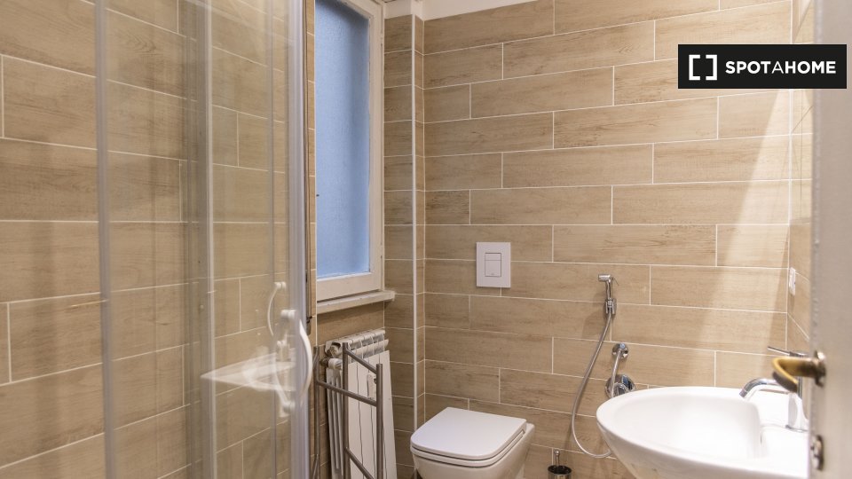 Immagine 8 di Camera condivisa in affitto  in Largo Francesco Anzani a Roma