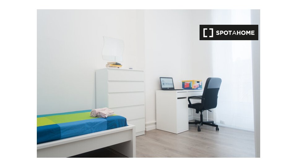 Immagine 1 di Camera condivisa in affitto  in Via Aldo Barbaro a Torino