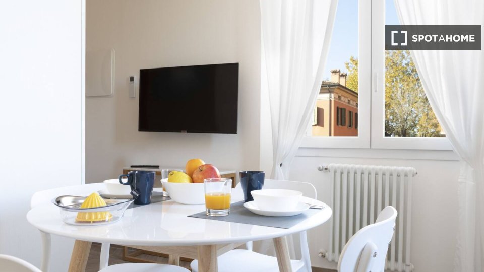 Immagine 13 di Appartamento in affitto  in Via Giuseppe Massarenti a Bologna