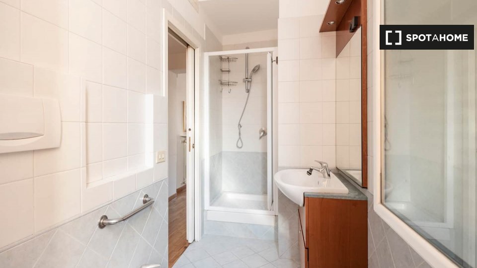 Immagine 11 di Appartamento in affitto  in Via Rasella a Roma