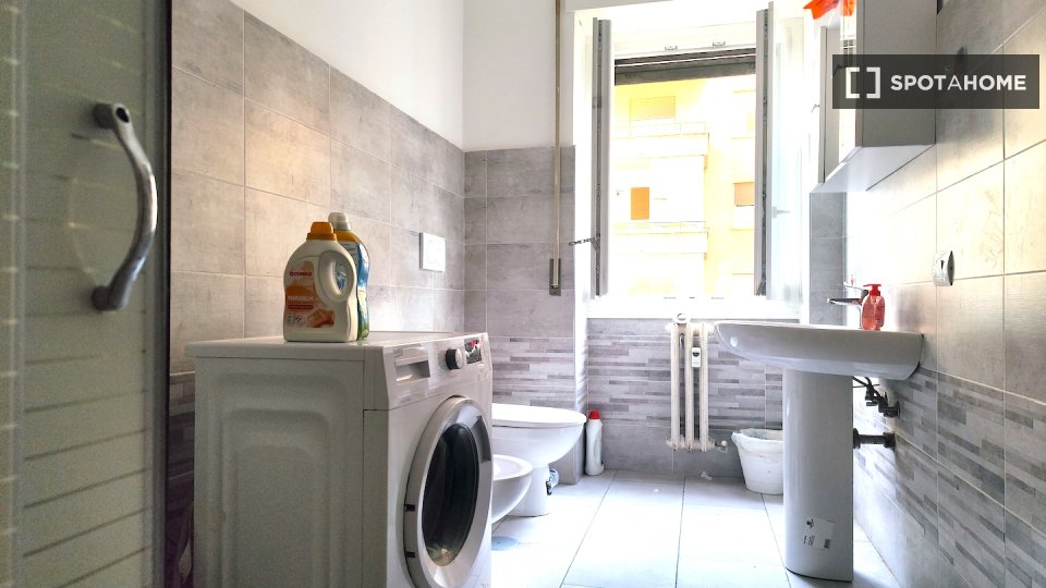 Immagine 15 di Camera condivisa in affitto  in Circonvallazione Nomentana a Roma