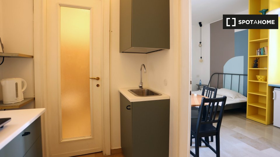 Immagine 7 di Ufficio in affitto  in Via dei Piatti a Milano