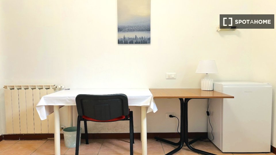 Immagine 5 di Camera condivisa in affitto  in Via Alessandro Brisse a Roma