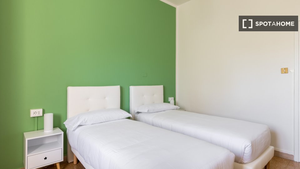 Immagine 19 di Appartamento in affitto  in Via Genova a Bologna