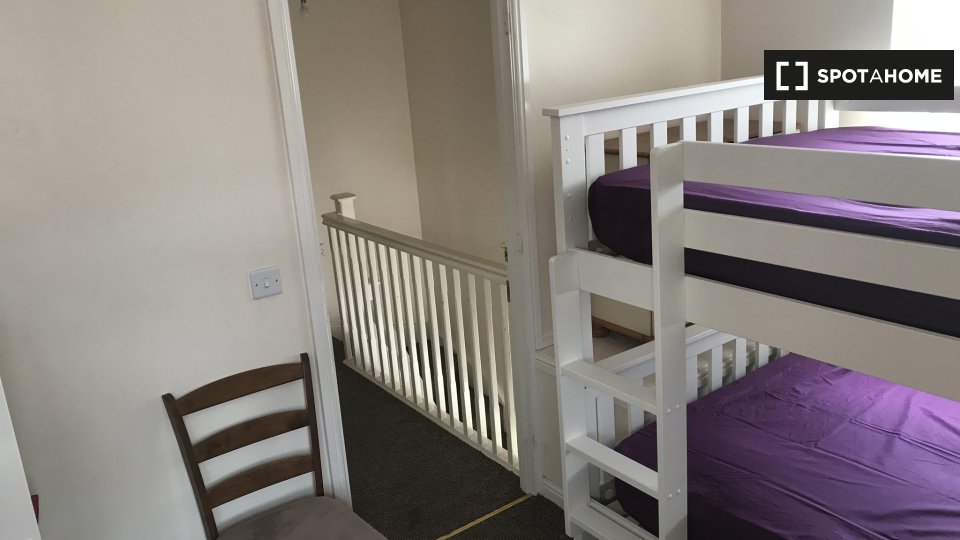 Immagine 13 di Camera condivisa in affitto  in Oakford Cl a 