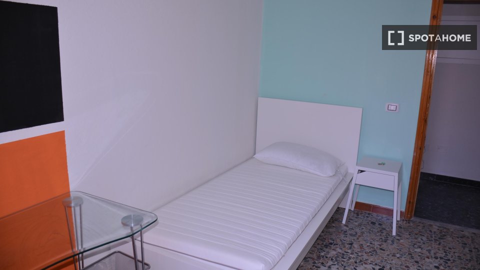 Immagine 19 di Camera condivisa in affitto  in Via Lombardia a Cagliari