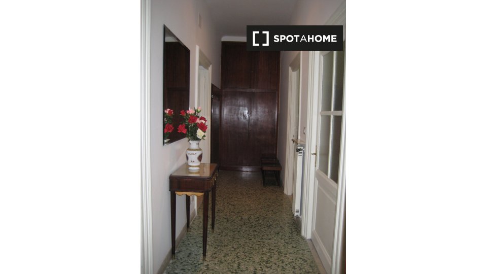 Immagine 9 di Camera condivisa in affitto  in Via degli Umbri a Roma
