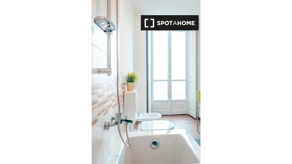 Immagine 18 di Camera condivisa in affitto  in Piazza Emanuele Filiberto a Torino