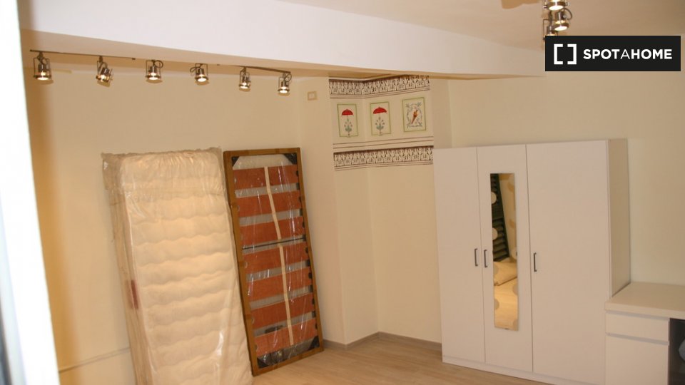 Immagine 10 di Camera condivisa in affitto  in Piazza del Campo a Genova