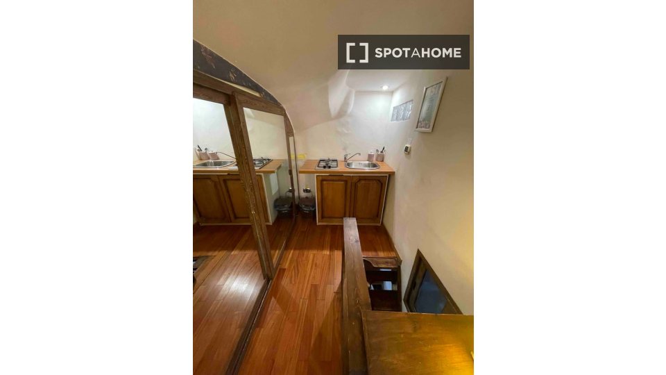 Immagine 11 di Appartamento in affitto  in Vico dei Pellegrini a Napoli