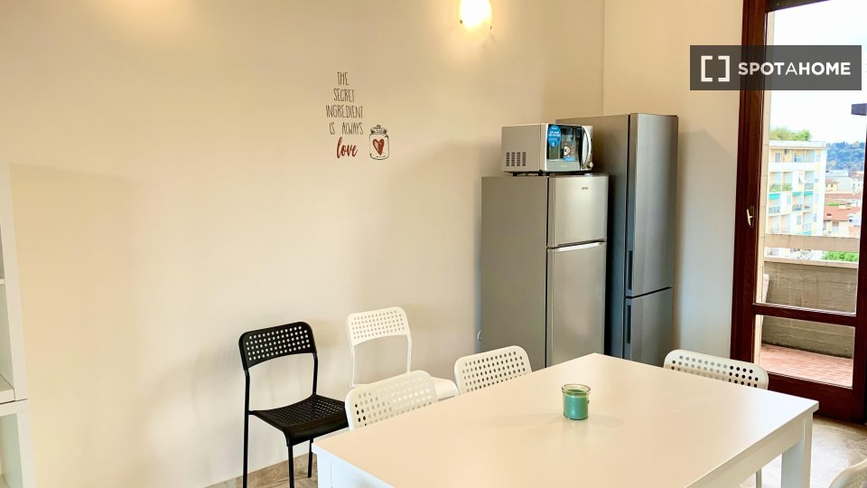 Immagine 14 di Camera condivisa in affitto  in VIALE F. REDI a Firenze