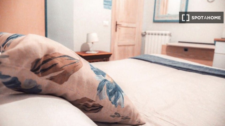 Immagine 3 di Camera condivisa in affitto  in Via Salvator Rosa a Napoli