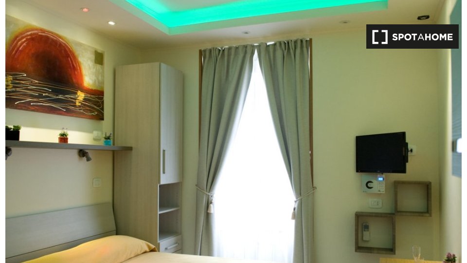 Immagine 16 di Camera condivisa in affitto  in Via Vetulonia a Roma