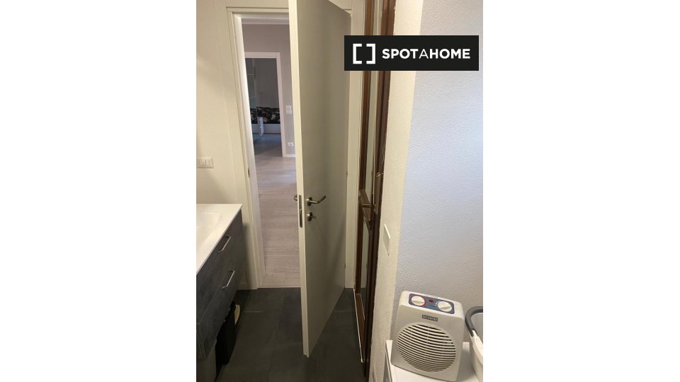 Immagine 8 di Appartamento in affitto  in Via Elio Bernardi a Bologna