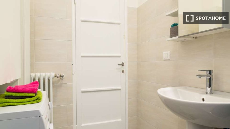 Immagine 12 di Camera condivisa in affitto  in Via Alfredo Campanini a Milano