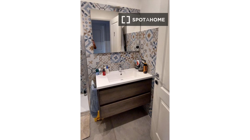 Immagine 6 di Camera condivisa in affitto  in Via di Torre Gaia a Roma