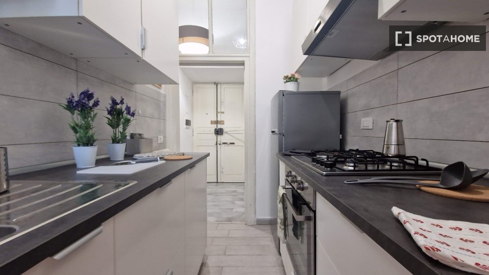 Immagine 13 di Camera condivisa in affitto  in Via Ostiense a Roma