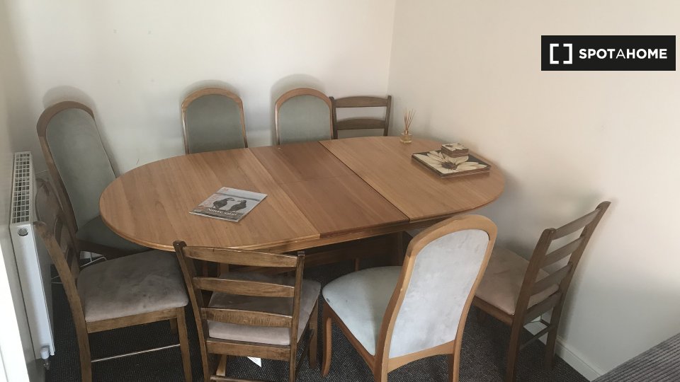 Immagine 3 di Camera condivisa in affitto  in Oakford Cl a 