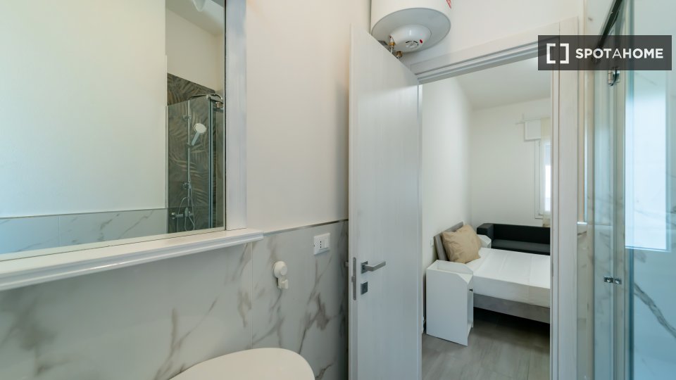 Immagine 12 di Appartamento in affitto  in Via Aurelio Saffi a Bologna