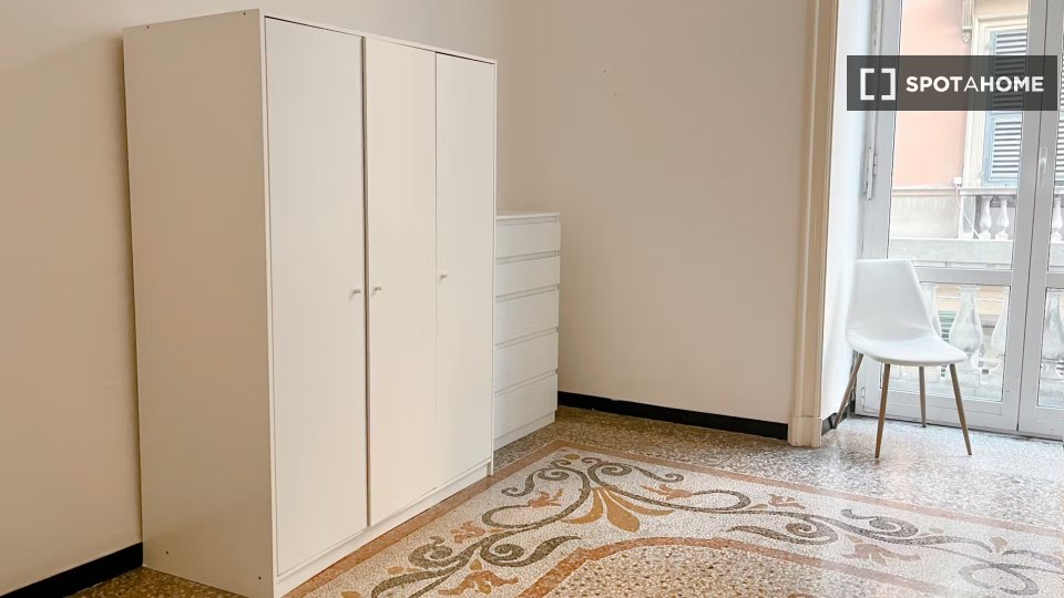 Immagine 16 di Camera condivisa in affitto  in Via Caffaro a Genova