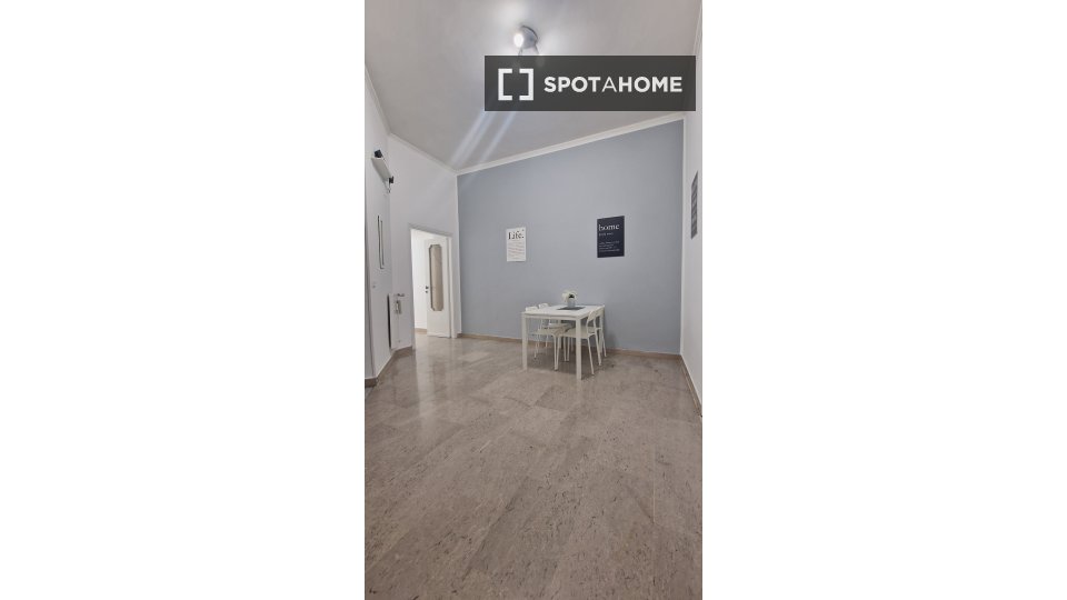 Immagine 10 di Camera condivisa in affitto  in Via Sabotino a Roma