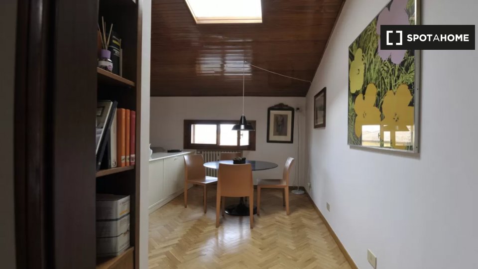 Immagine 5 di Appartamento in affitto  in Piazza S. Martino a Bologna