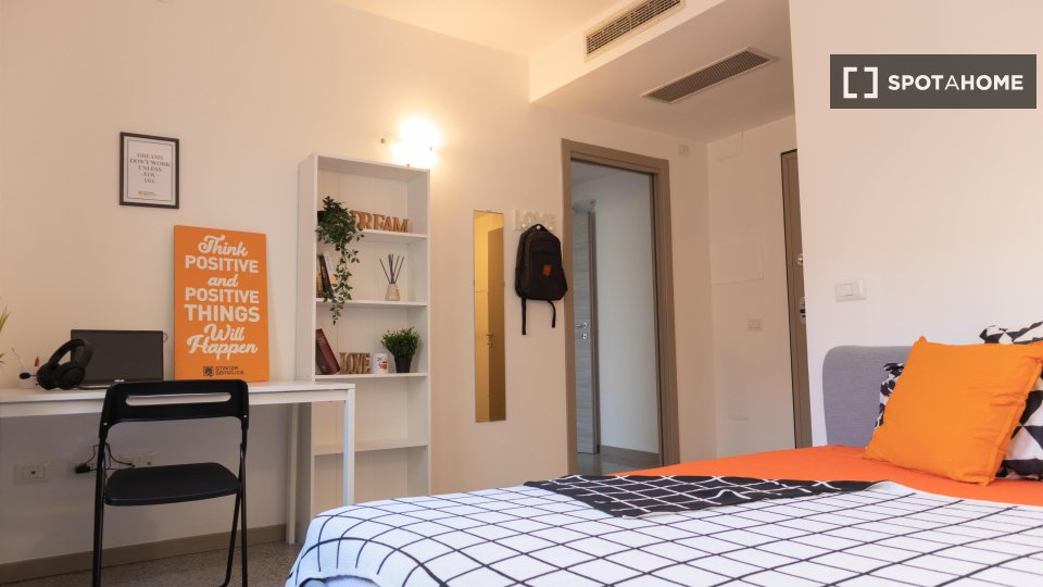 Immagine 2 di Camera condivisa in affitto  in Via Dante a Cagliari