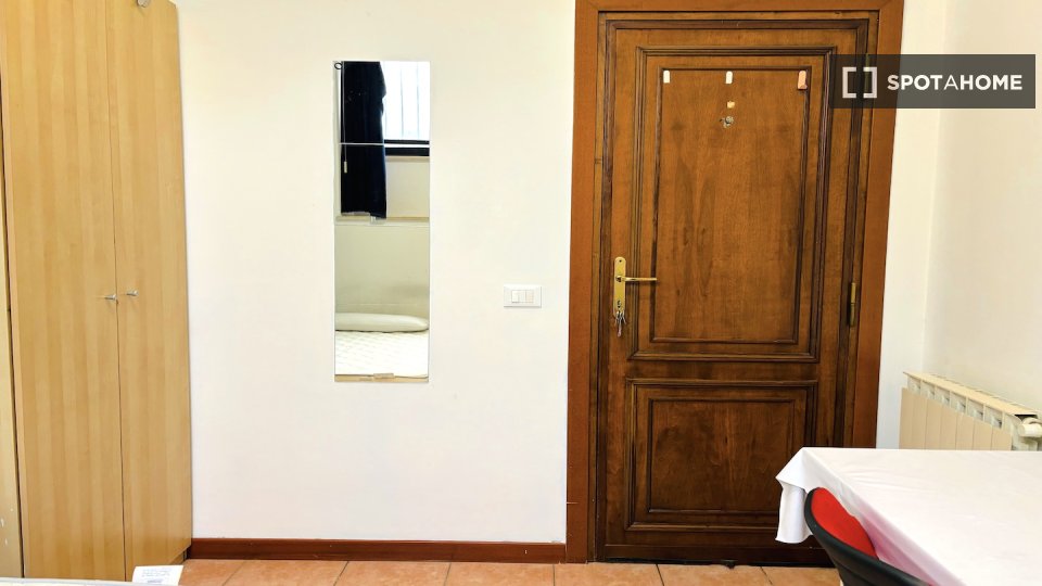 Immagine 6 di Camera condivisa in affitto  in Via Alessandro Brisse a Roma